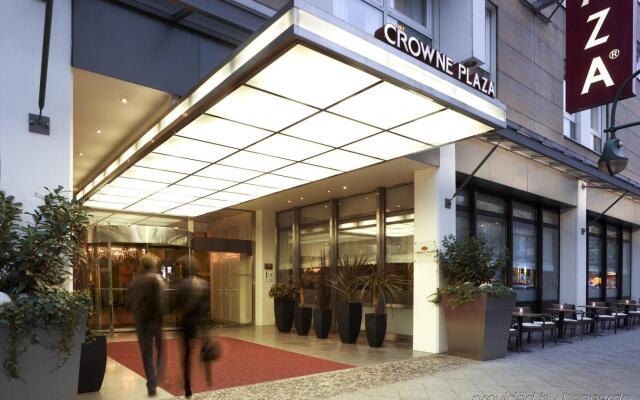 Отель Crowne Plaza Berlin City Centre вид на фасад