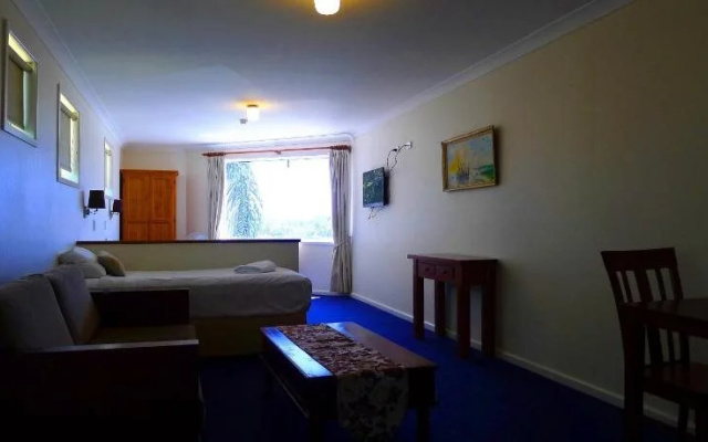 Watersedge Motel