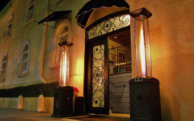 Crescent Hotel вид на фасад