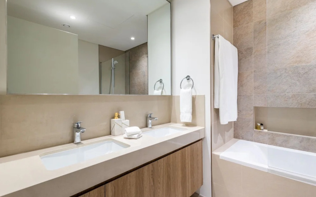 SuperHost - Downtown Delight 2BR Apt Opposite Burj Khalifa