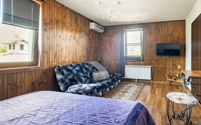 Lovely 5-bed Authentic House in the Arbanasi