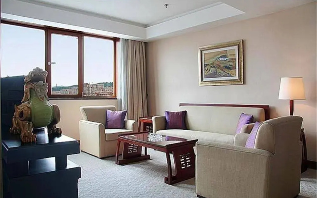 Chengde Tianbao Holiday Hotel