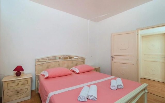 Beautiful Home in Pucisca With 4 Bedrooms, Wifi and Outdoor Swimming Pool
