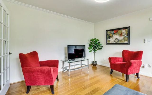 Walk to Dtwn & Campus! Spacious Hampton Home