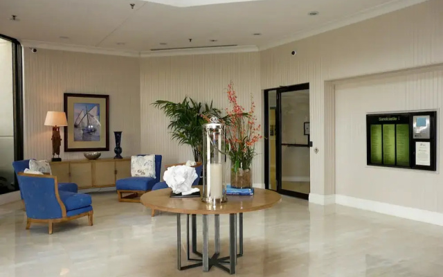 Stylish Beachfront Condo With Spa/pool and Ocean Views