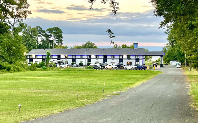 Rodeway Inn & Suites