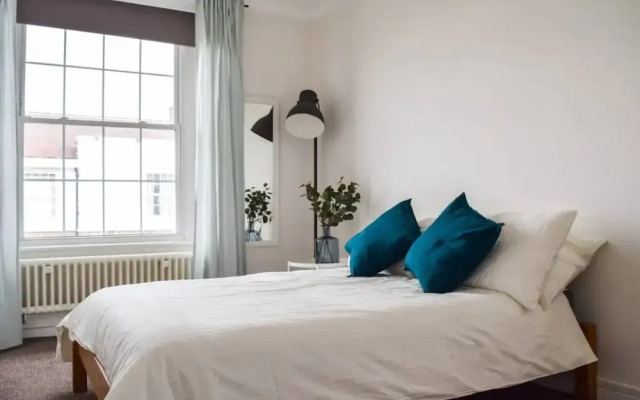 Spacious 4 Bedroom West London Flat