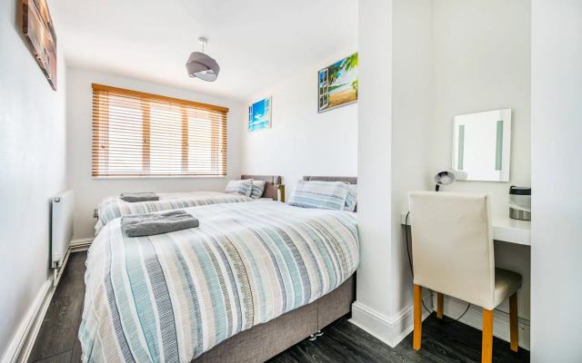 Family Beachfront House Pevensey Bay Sleeps 10