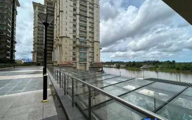 Riverine sapphire apartment