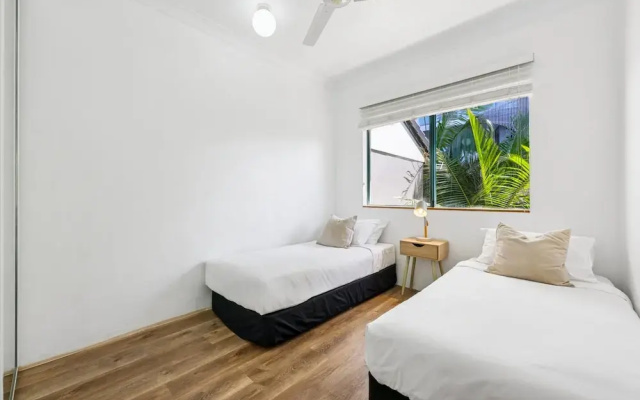 2-bed Beachfront Escape With Pool and BBQ Access