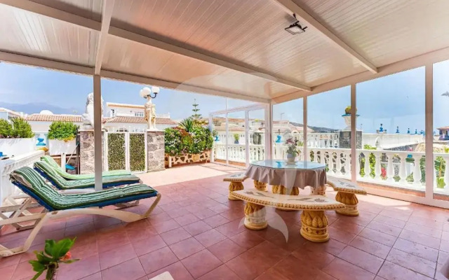El Médano Apartment With Stunning Pool Views