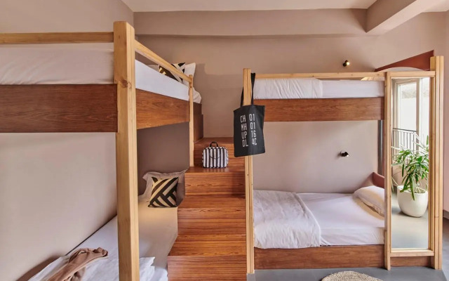 Minimalist Poshtel & Suites