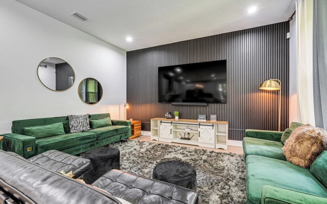 3 Mi to Usf: Dog-friendly Home w/ Large Yard