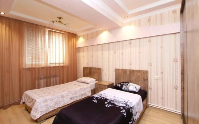 Luxury 2+1 Bedroom By Northern Avenue, Middle of Center