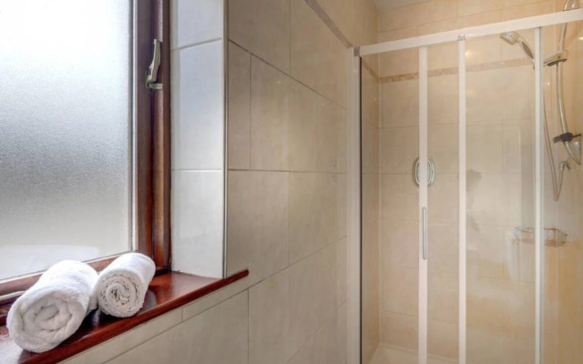 Stylish 3 Bedroom Portobello Townhouse