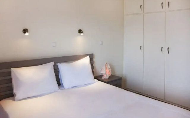 Family Vacation home with Views in Heart of Mani
