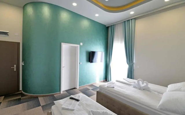 Hotel River