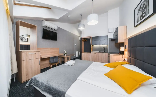 Aron Residence