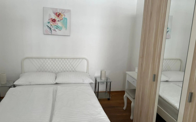 Apartment NUMBER 17
