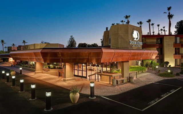 Doubletree by Hilton Phoenix - Tempe