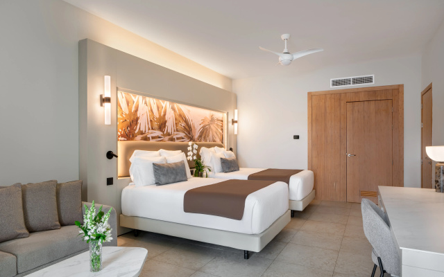 Now Larimar - Preferred Club Deluxe Pool/piscina View