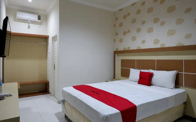 RedDoorz @ Hotel Bumi Palupy