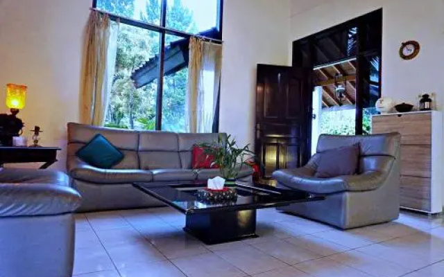 Holidayhome Alam Cipanas Puncak