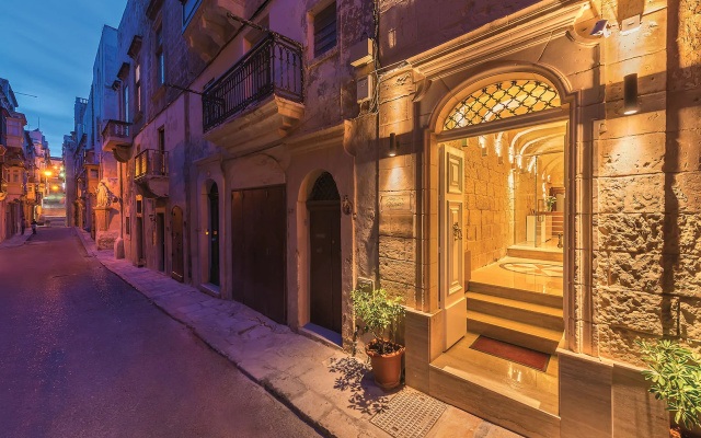 Tritoni harbour suites
