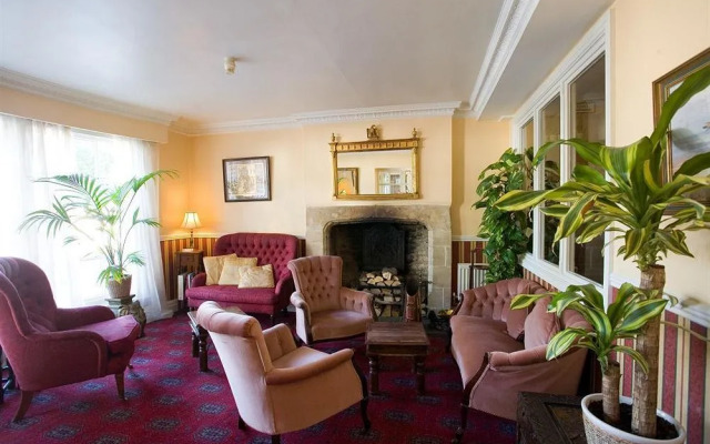 Crown & Cushion Hotel
