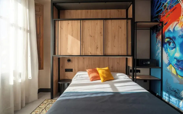 The Central House Granada Elvira Hostel
