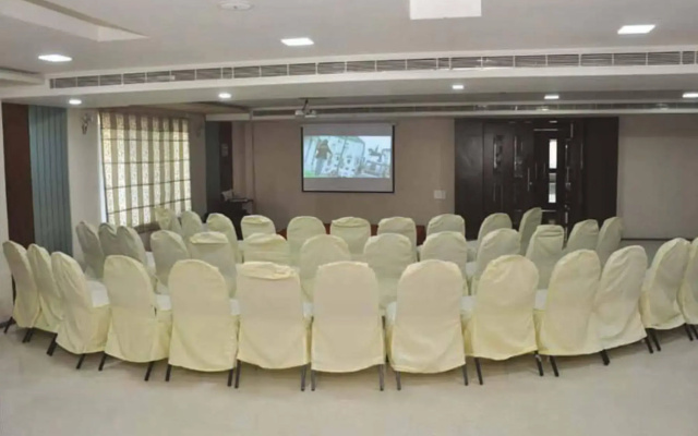 Hotel Mayura A/c