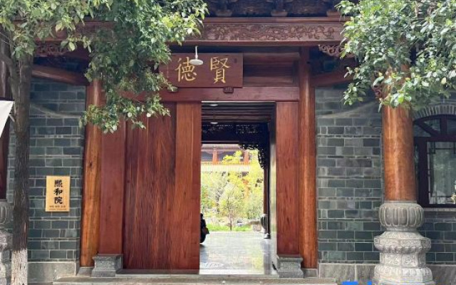 Xiheyuan Homestay (Jianshui Ancient City Small Train Store)
