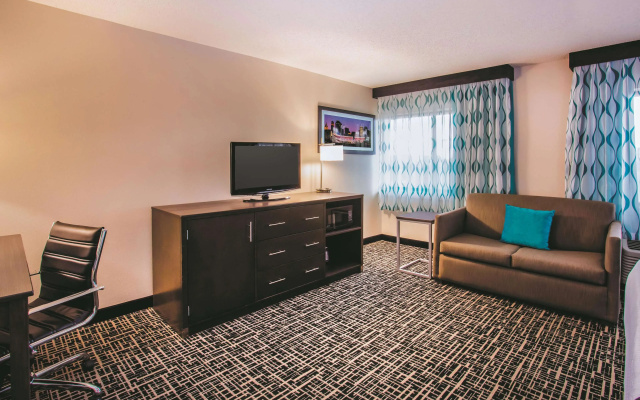 La Quinta Inn & Suites by Wyndham Cincinnati NE - Mason
