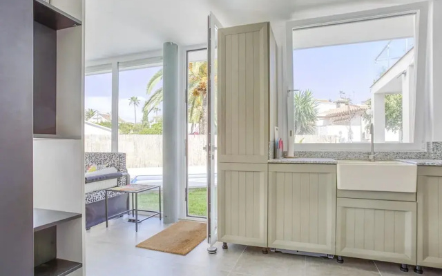 Attractive Villa in Caleta de Vélez with Private Pool