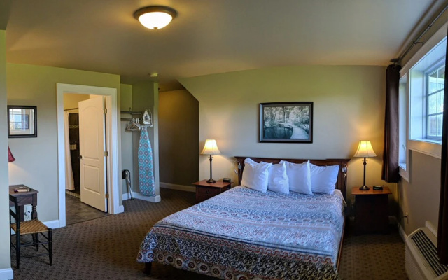 The Meadowlark Inn