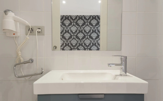 Liceu Apartments by gaiarooms