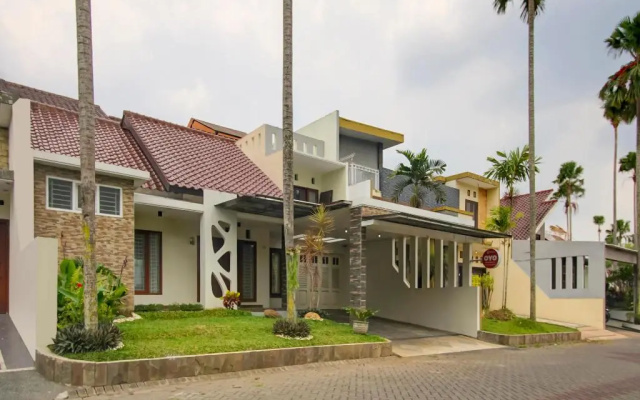 OYO 90006 Dieng Ellen s House Syariah