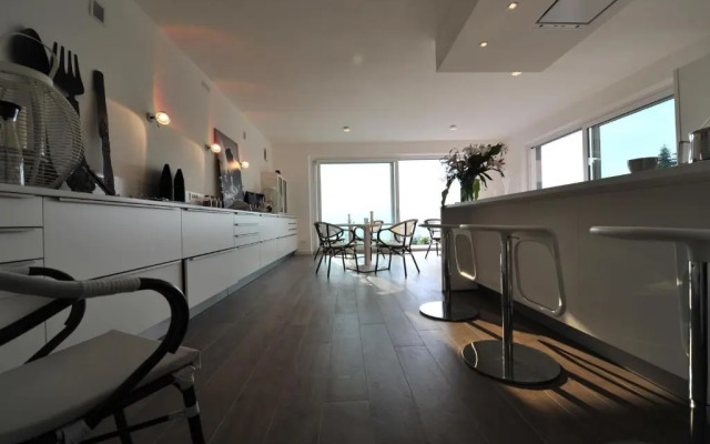 Zeno Suites