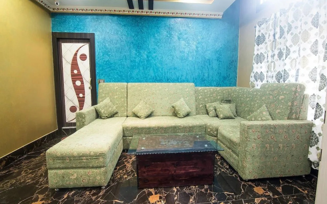 OYO 14648 Queens Casa
