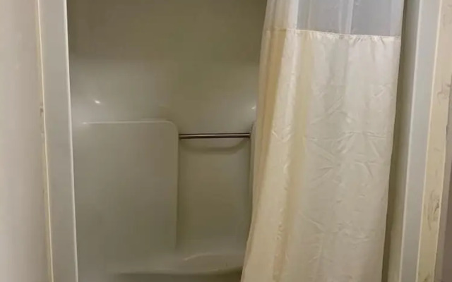 Relax Inn & Suites
