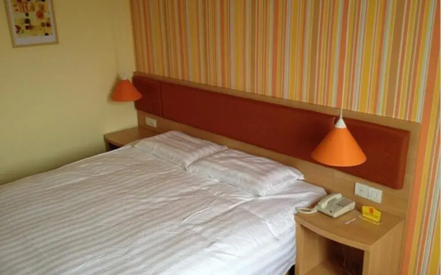 Home Inn Beijing International Studies University South Gate Shuangqiao Metro Station