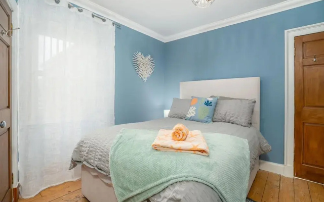 Beachside Stay - 4 Mins Walk - Free Parking