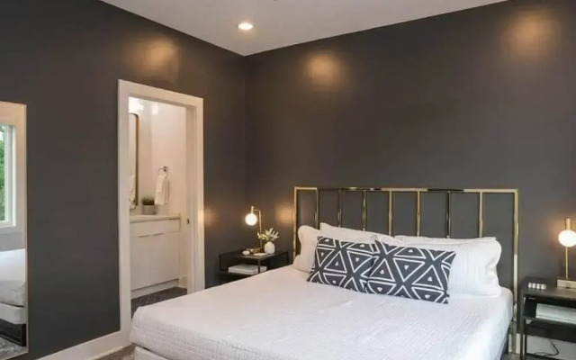 Spacious 4BR Minutes From Broadway- Sleeps 14