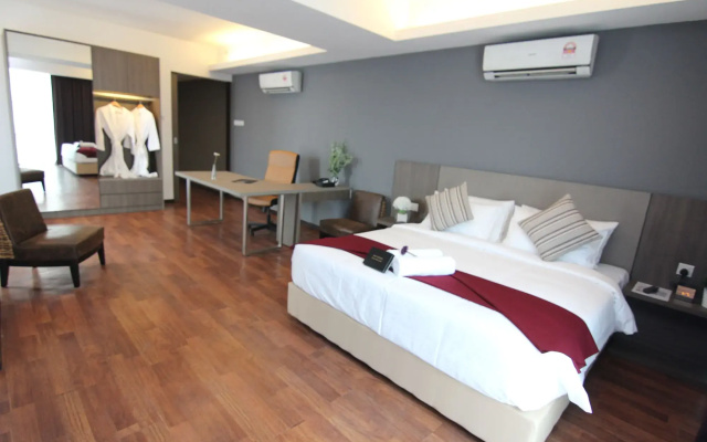 Nexus Regency Suites & Hotel