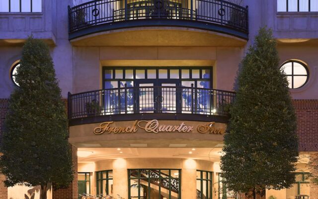 Отель French Quarter Inn вид на фасад