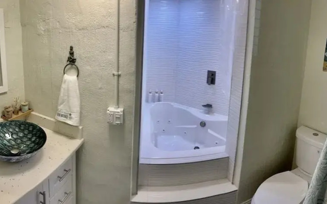 Neptune's Grotto Waterfront Retreat