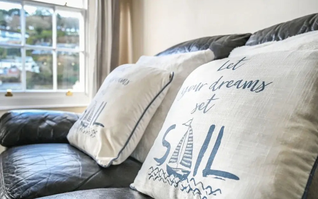 3bed Apartment Sleeps 5- Parking, Wifi, Near Beach