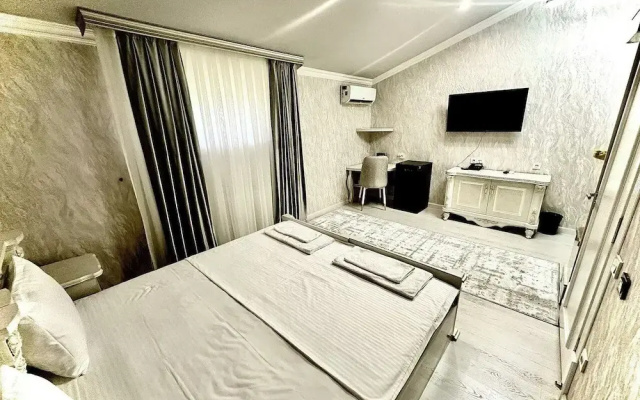 Almir Hotel