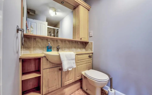 Gorgeous 2BR City Centre Apt with Parking