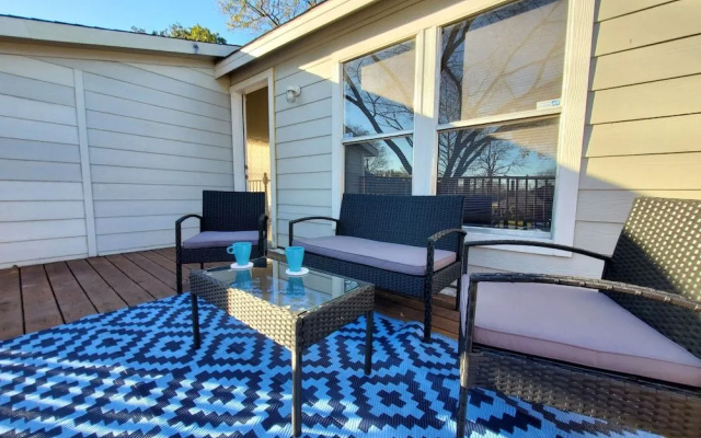 Wonderful Getaway Houston 2BR w/Balcony Views